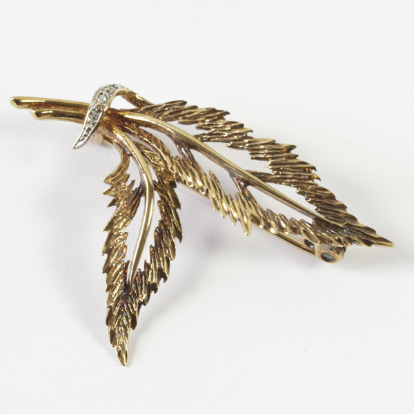 Double leaf brooch, fern type leaves with textured finish & open-work centres, tendril at base of