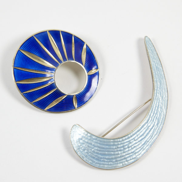 Enamelled silver brooch, approx. 75mm long, pale blue enamelled wave shaped, stamped `925