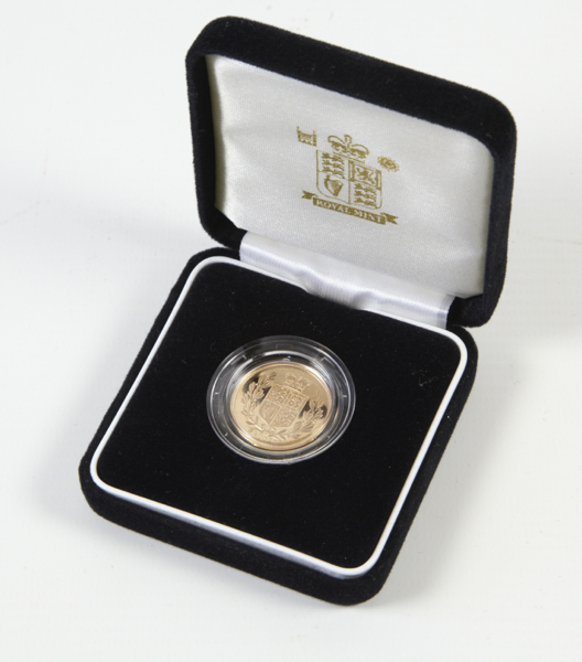 EII, gold proof sovereign, 2002, Shield of Arms, FDC, cased, no certificate [Issued: 12,500]
