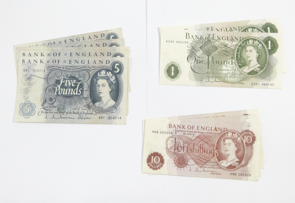 Hollom, notes, various prefixes: £1 notes (2), 10/- notes (7)  & £5 notes (5), a few extremely fine,