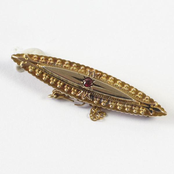 Antique brooch, approx. 42mm, boat shaped with raised boat shaped inner with star set ruby,