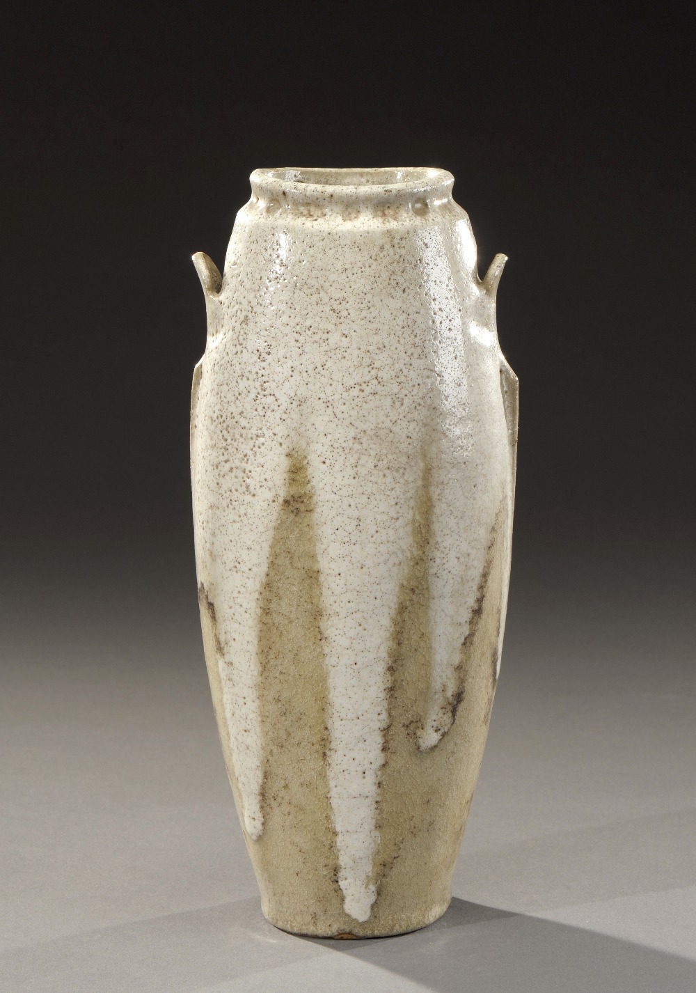 EMILE DECOEUR (1876-1953) Vase ovoïde à corps en léger méplat présentant des ailettes et des anses