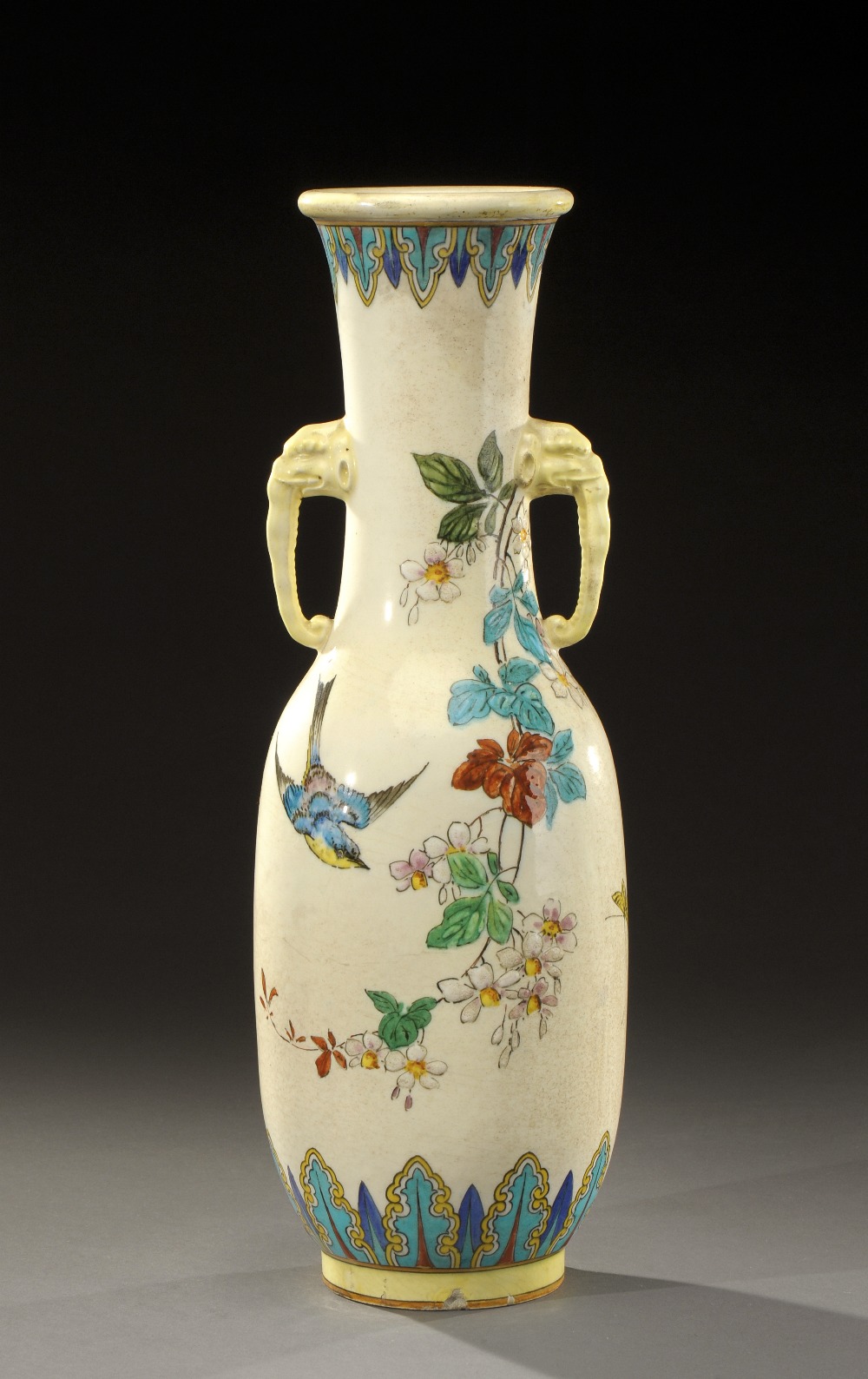 THEODORE DECK (1823-1891) Vase à panse bombée, col évasé et anses en applique figurant des têtes d’