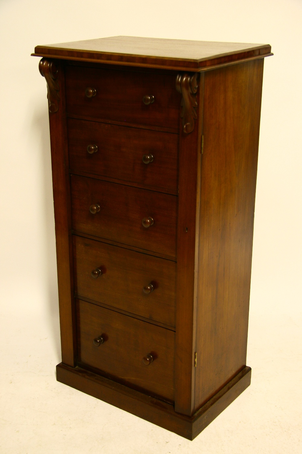 A mid-Victorian mahogany wellington chest fitted five graduated drawers with turned knob handles;