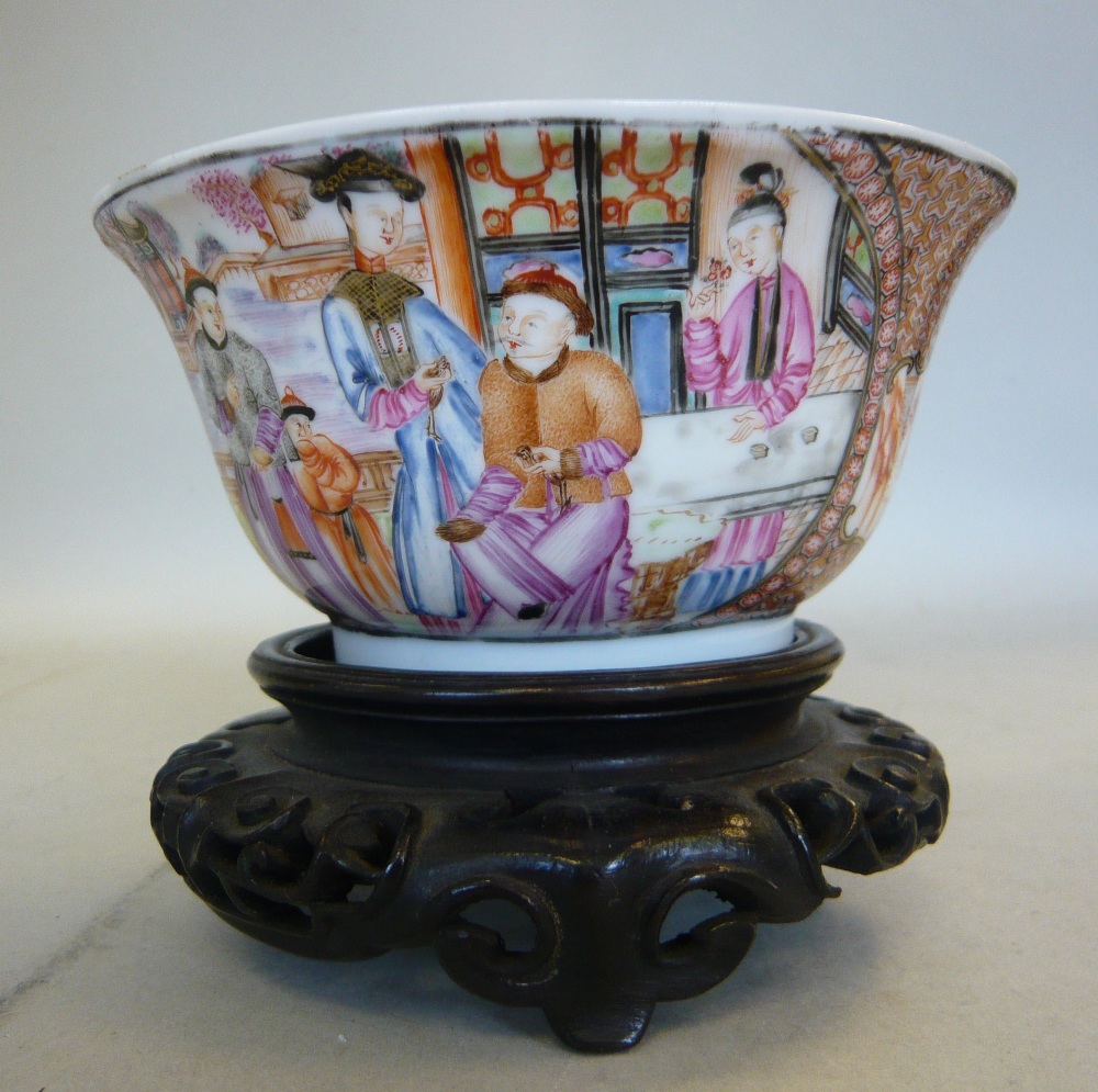 A late 18thC Chinese porcelain footed bowl, having a flared rim, decorated in Mandarin pattern