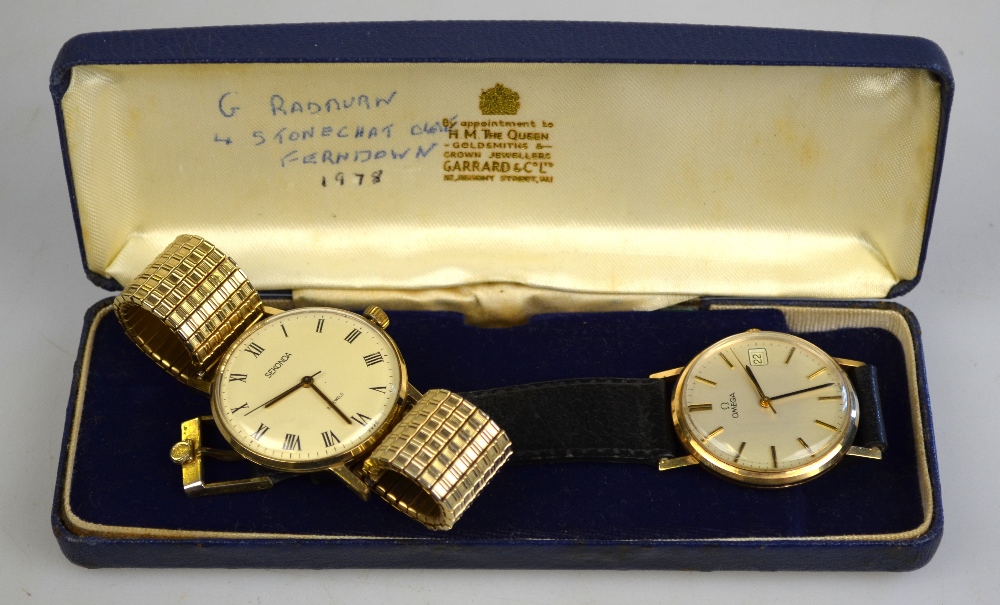 A gentleman's gilt metal Omega wristwatch with date, in Garrard's box, to/w a Sekonda wristwatch