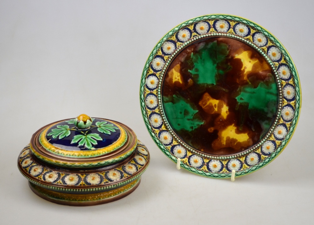 Victorian Wedgwood majolica circular bowl, cover and stand, decorated with a daisy moulded border,