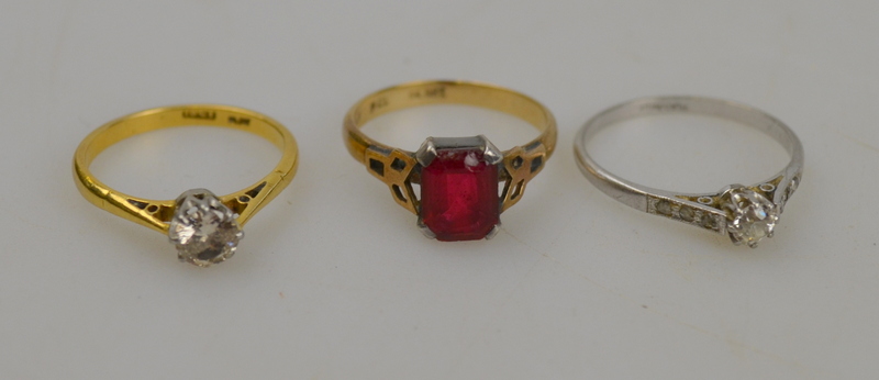 Collection of three rings including old cut diamond single stone, platinum set, size O 1/2;