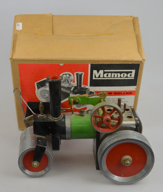 A Malins Mamod Steam Roller S.R.1 with original box and accessories Condition Report Steering pillar