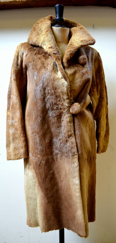 Deerskin lady's fur coat, 50 cm across chest Condition Report Lining ripped, fur worn - rip to l/h