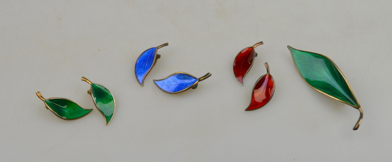 A group of Norwegian enamel jewellery including green enamelled leaf style brooch with matching