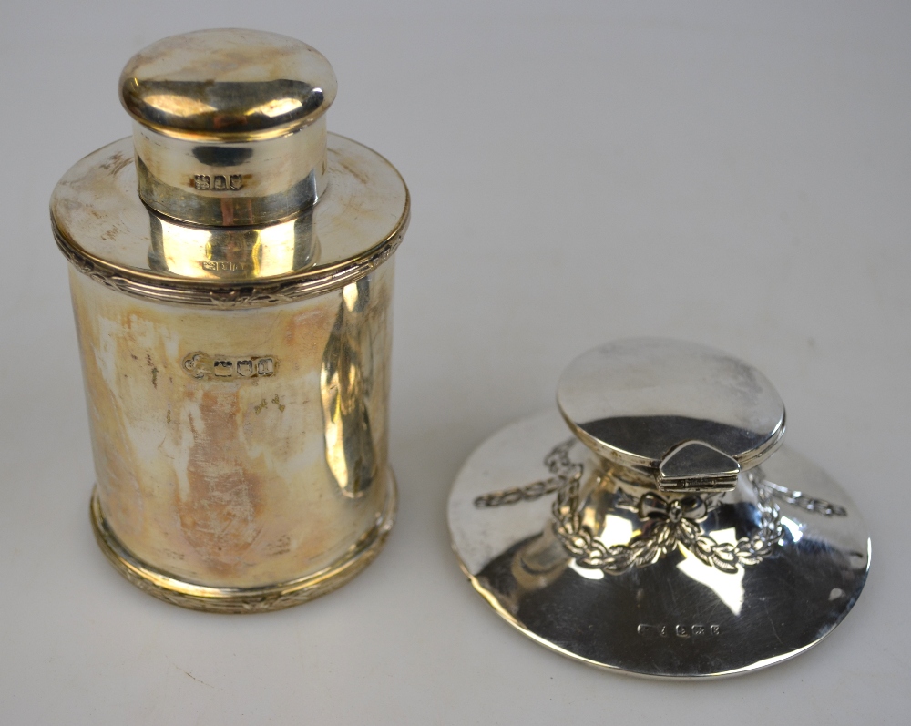 An Edwardian silver capstan inkwell with engraved garlands, Birmingham 1906, to/w a cylindrical