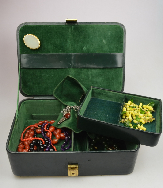 Green leather jewel box containing amethyst cornelian, agate, coral, New Zealand jade, aventurine