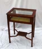 A modern yew bijouterie cabinet with a beveled glazed top above glass sides on square tapering