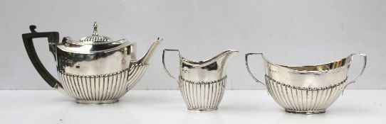 An Edward VII silver three piece teaset with reeded decoration, London, 1903, William Hutton &