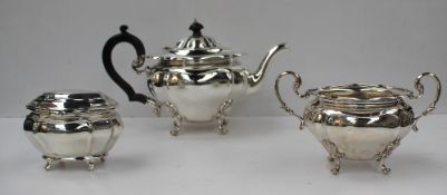 An early 20th century silver teapot and matching twin handled sugar basket, London, 1900 and 1903,