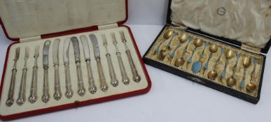An Edward VII silver handled fruit set comprising six knives and forks, Sheffield, 1908, Thomas