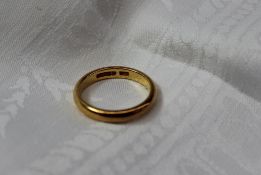 A 22ct gold wedding band approximately 5 grams