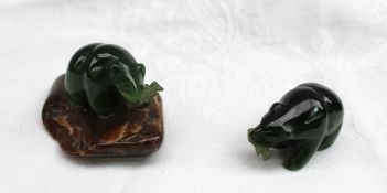 Two Canadian jade carvings of bears holding fish in their jaws, 3.5cm long