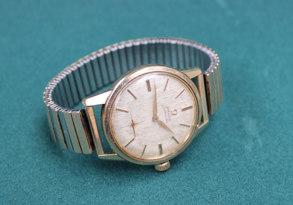 A Gentleman`s 14ct yellow gold Omega Seamaster wristwatch the champagne dial with batons and seconds