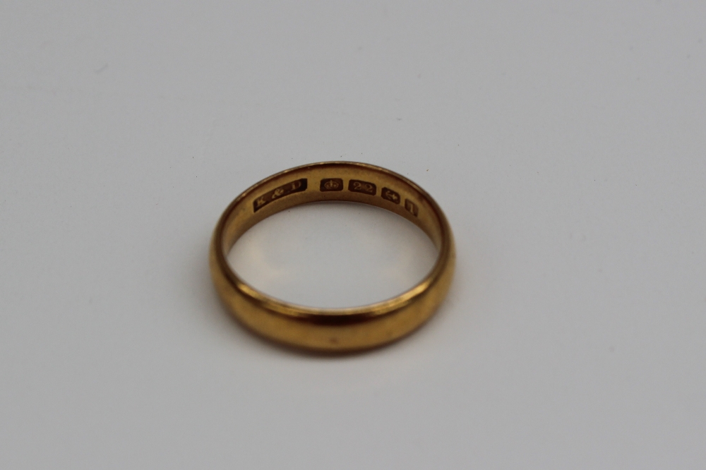 A 22ct yellow gold wedding band, approximately 5.5 grams