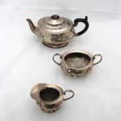 An Edward VII silver three piece teaset, with wave decoration, London, 1903, approximately 549