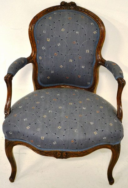 A 19TH CENTURY WALNUT FRENCH STYLE ARMCHAIR the arched carved top rail with roseate crest above an