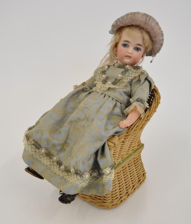 Late 19th/early 20th Century bisque shoulder head doll - no markings. Fixed light blue eyes, painted