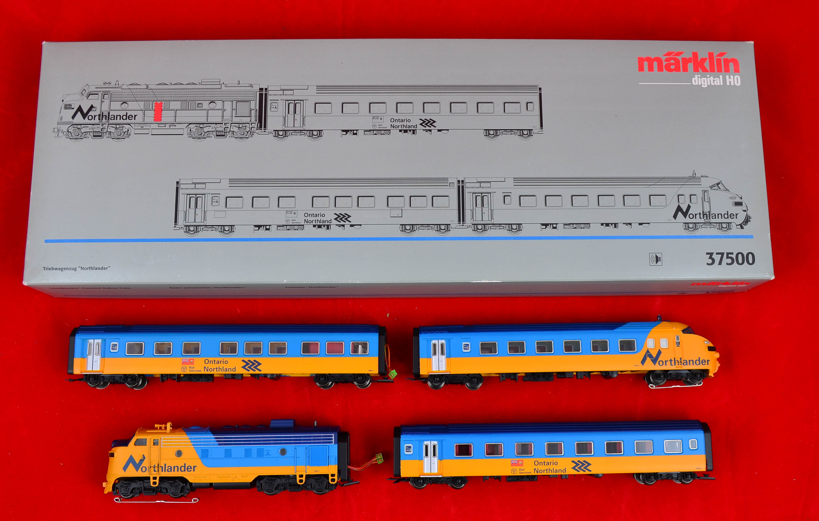 HO gauge, 3-rail Marklin 37500 (digital) `Northlander 1984` (Canadian) powered railcar train: 4-