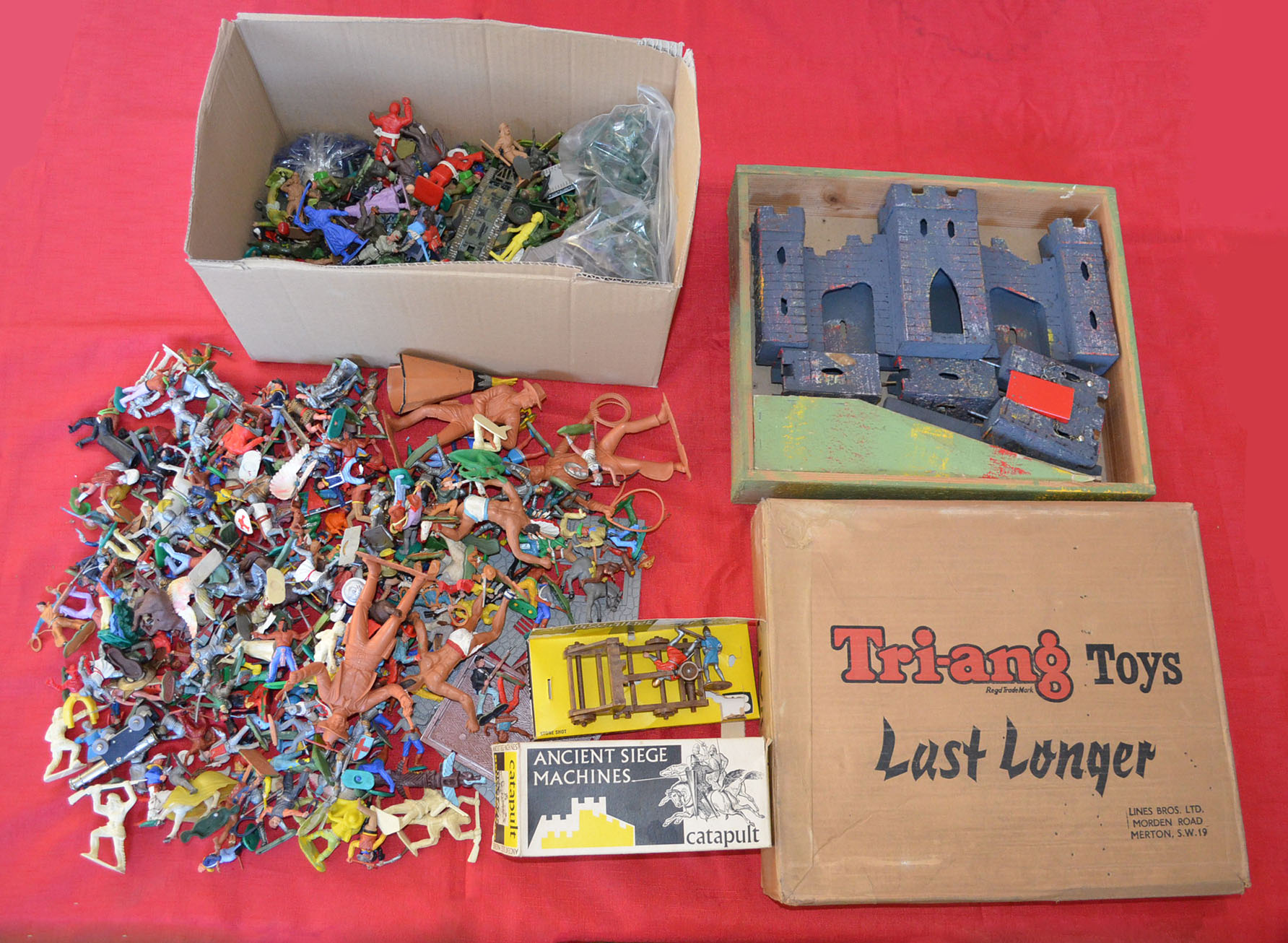 Triang Toys Toy Fort, appears G in original box. Together with a Britains Ancient Siege Machines