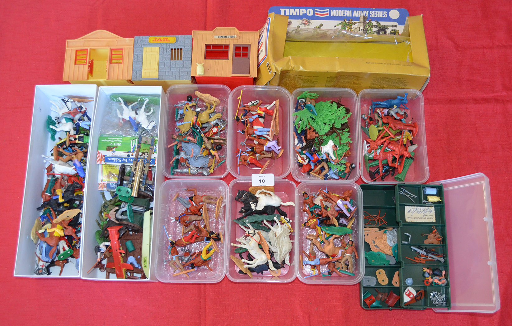 Good quantity of assorted plastic figures and spare parts, by Britains, Timpo and others. Includes