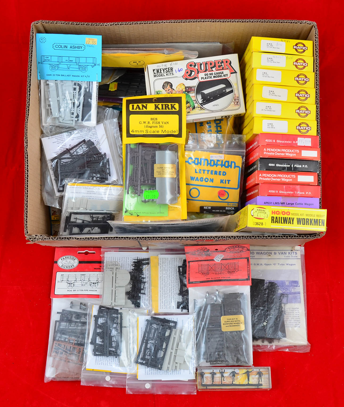 OO gauge, quantity of plastic wagon kits by various manufacturers. Overall G to VG, boxed/bagged.