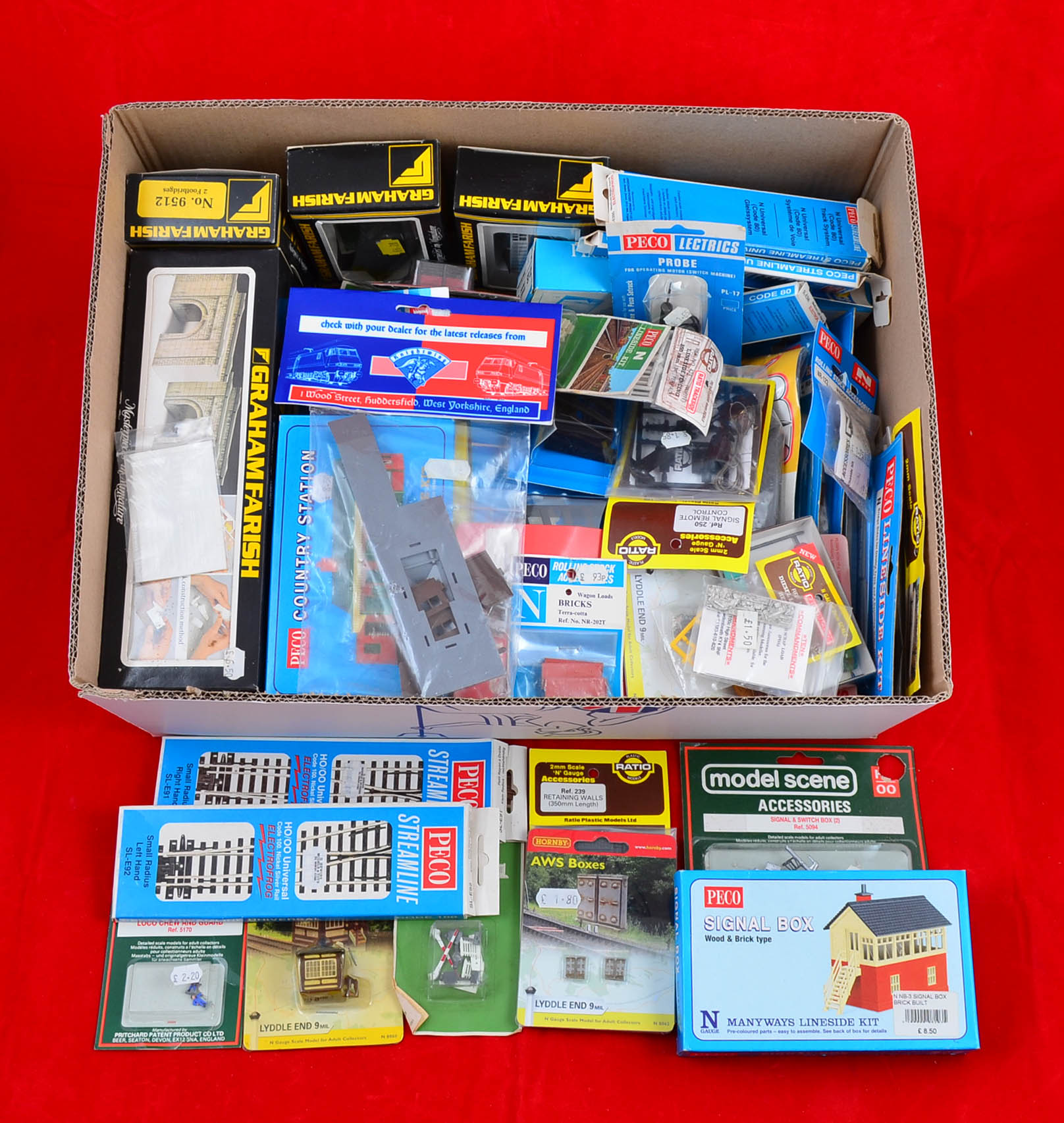 N gauge, quantity of accessories and scenery, track, etc. Overall E, boxed/bagged.