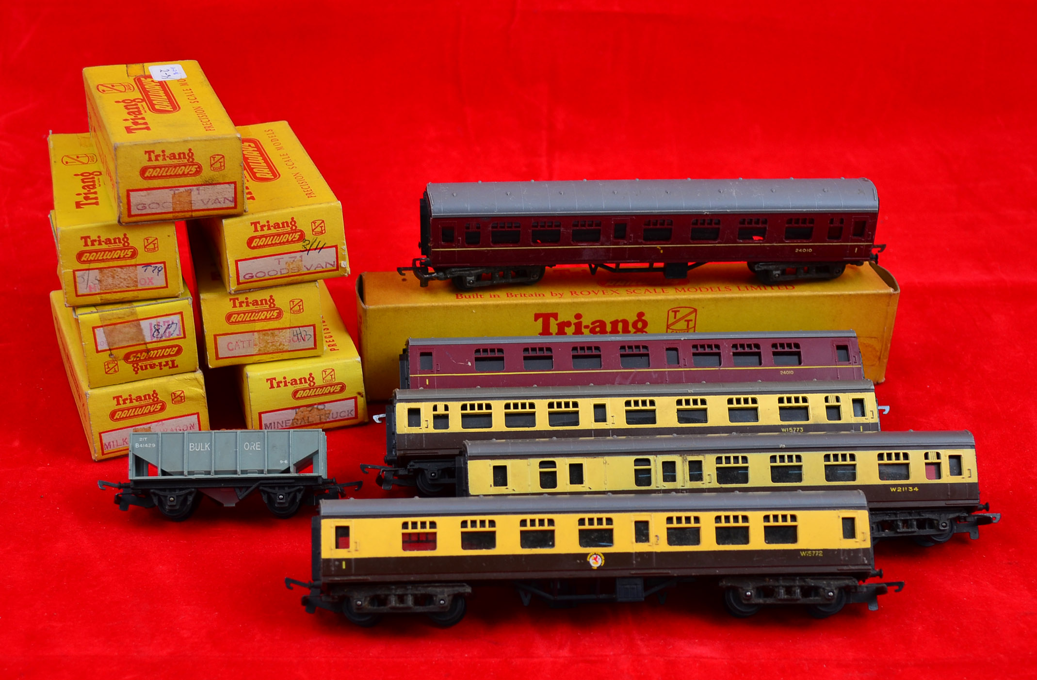 TT gauge, eight Tri-ang rolling stock (G/VG, boxed). Together with five passenger coaches and one