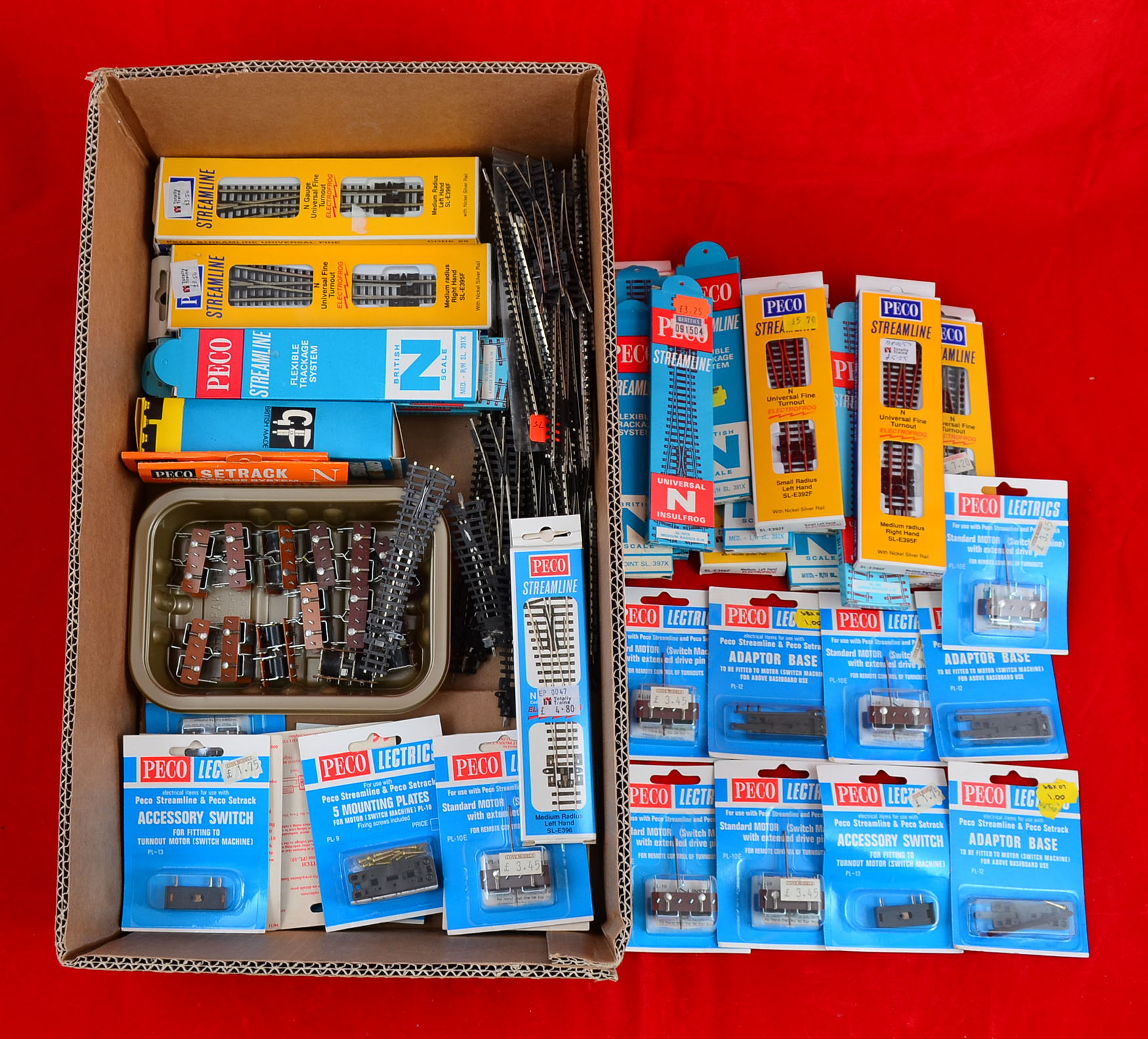N gauge, quantity of points and point motors, track, etc. Overall VG, boxed.
