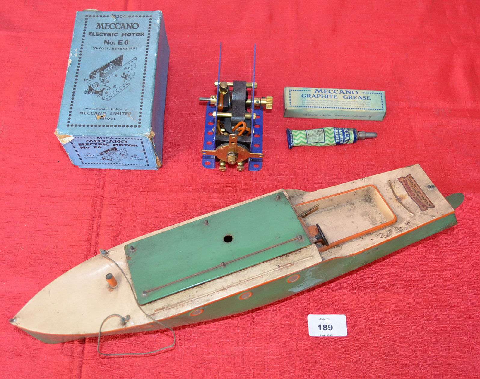 Hornby Speedboat Viking, P-F, missing mast, lots of rust, particuarly on the bottom. Together with a