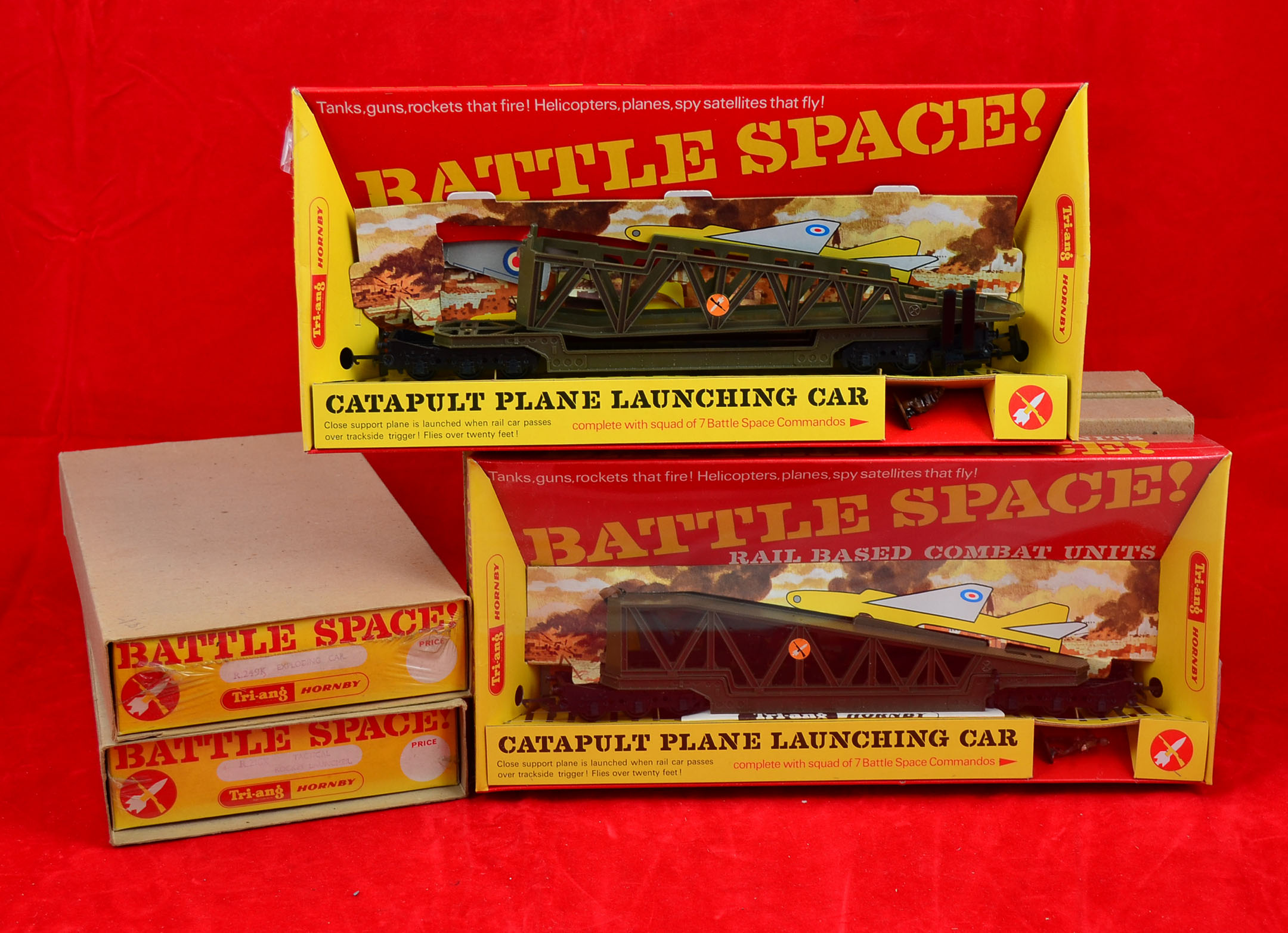 OO gauge, four Tri-ang Hornby Battle Space! military wagons: consists of R216K Tactical Rocket