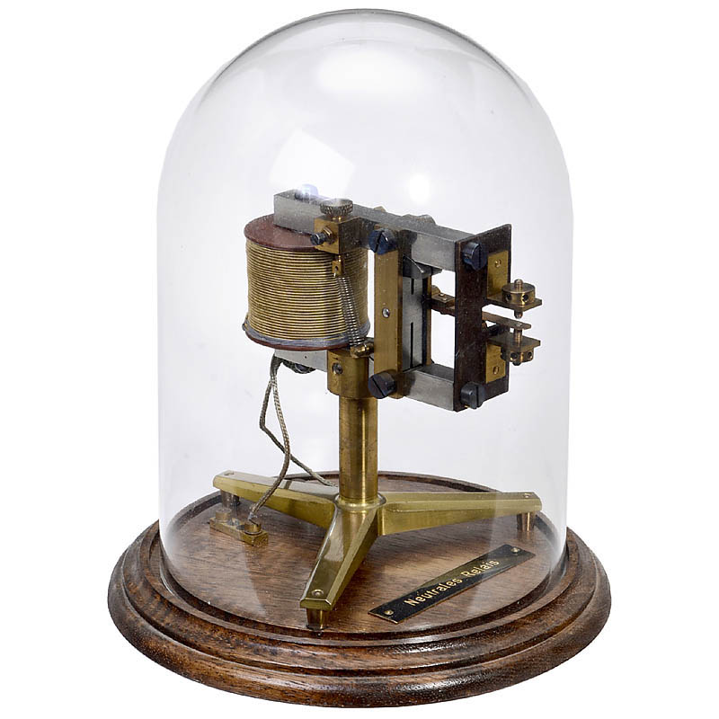 Physical Demonstration Model of a Neutral Relay, c. 1965 Electromagnetic, one changeover contact,