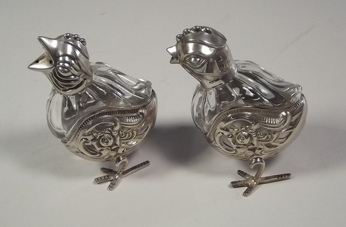 NOVELTY CONDIMENTS
A pair of silver mounted chick condiments.