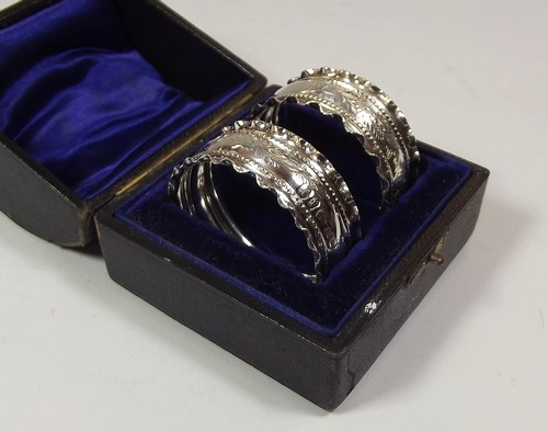 NAPKIN RINGS
A pair of Victorian silver napkin rings, fitted case.