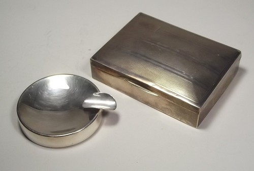 CIGARETTE BOX ETC.
A silver cigarette box & a silver mounted ashtray by Walker & Hall.