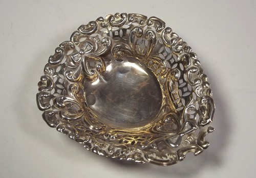 PIN DISH
A Victorian silver pin dish on bun feet.