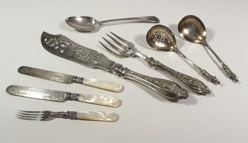 FLATWARE
A pair of EPNS fish servers, two apostle serving spoons etc., & a Georgian silver single