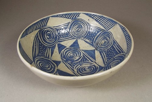 MARY GIBSON-HORROCKS
An early studio pottery sgraffitto decorated bowl attributed to Mary Gibson-