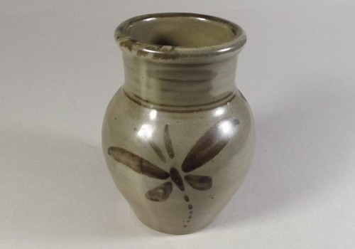 ARA CARDEW
A Wenford Bridge vase decorated with a dragonfly by Ara Cardew. Unmarked. Height 18cm.