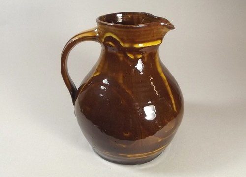 DOROTHY KEMP
A slipware quart pitcher attributed Dorothy Kemp. Unmarked. Height 24 cm.
Note. This