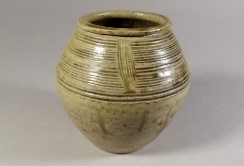 TREVOR CORSER
A Trevor Corser vase with combed decoration. Incised with 'TC' & a Leach 'S' mark.