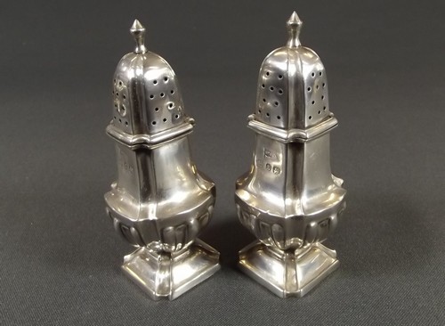 A PAIR OF SILVER PEPPERETTES
A pair of Victorian silver pepperettes.