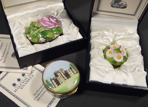 HALCYON DAYS ENAMELS
Two Halcyon Days bonbonnieres, each boxed & a Queen Mother commemorative