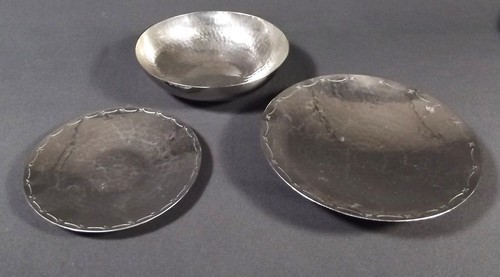L.R.I. BORROWDALE STAINLESS STEEL
Three pieces of Lakeland Rural Industries stainless steel, a bowl,
